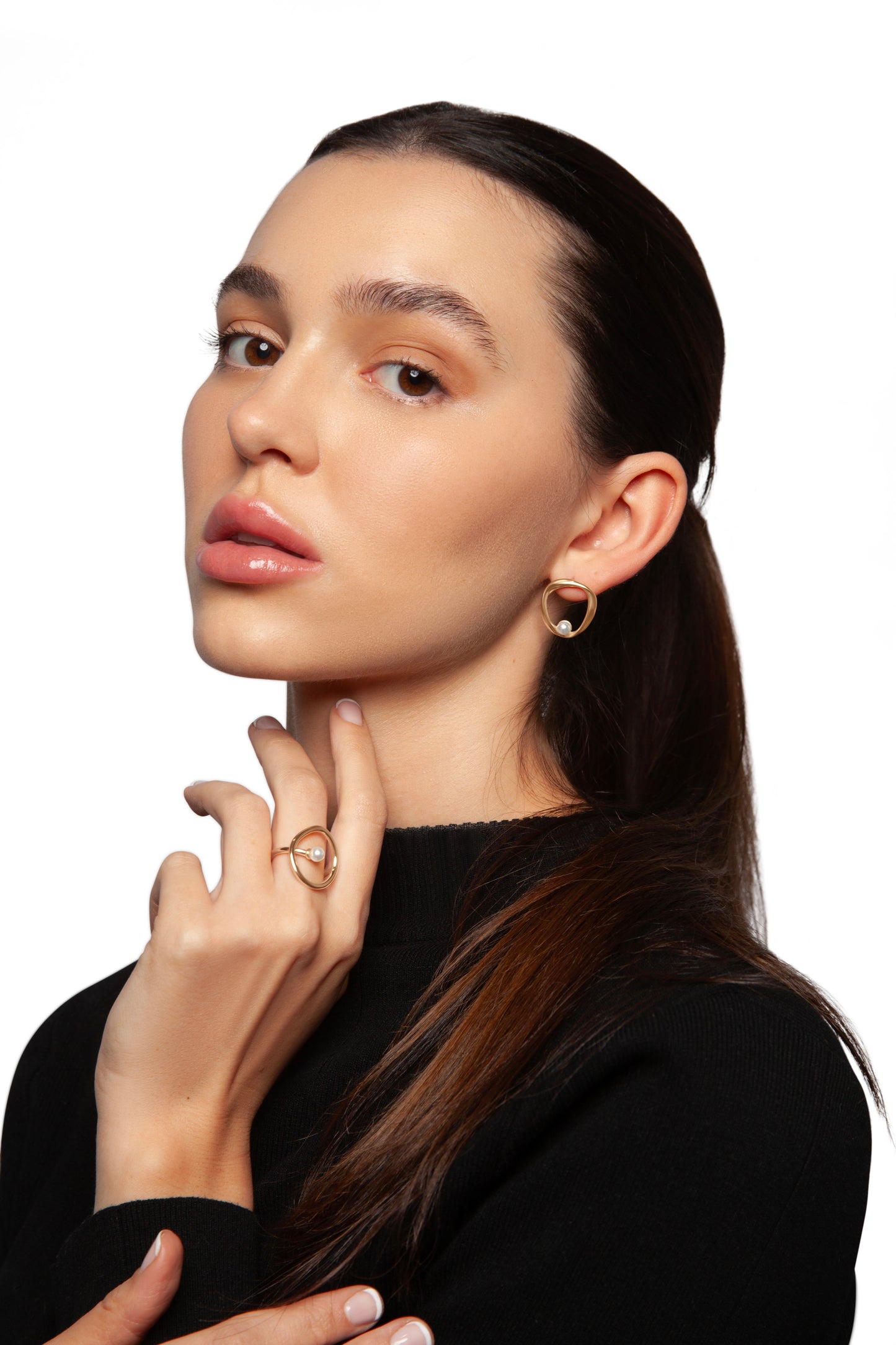 Hollow Geometric Pearl Earrings