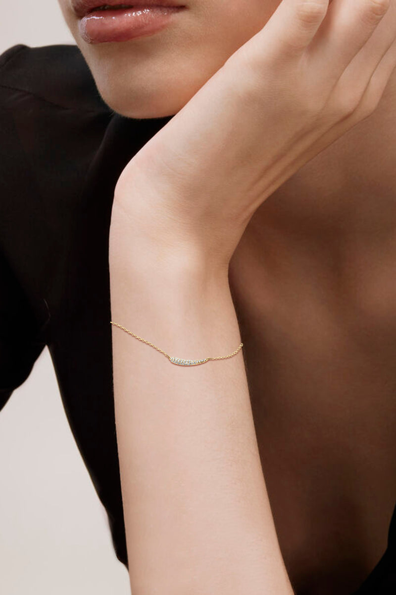 Diamonds and gold flow bracelet